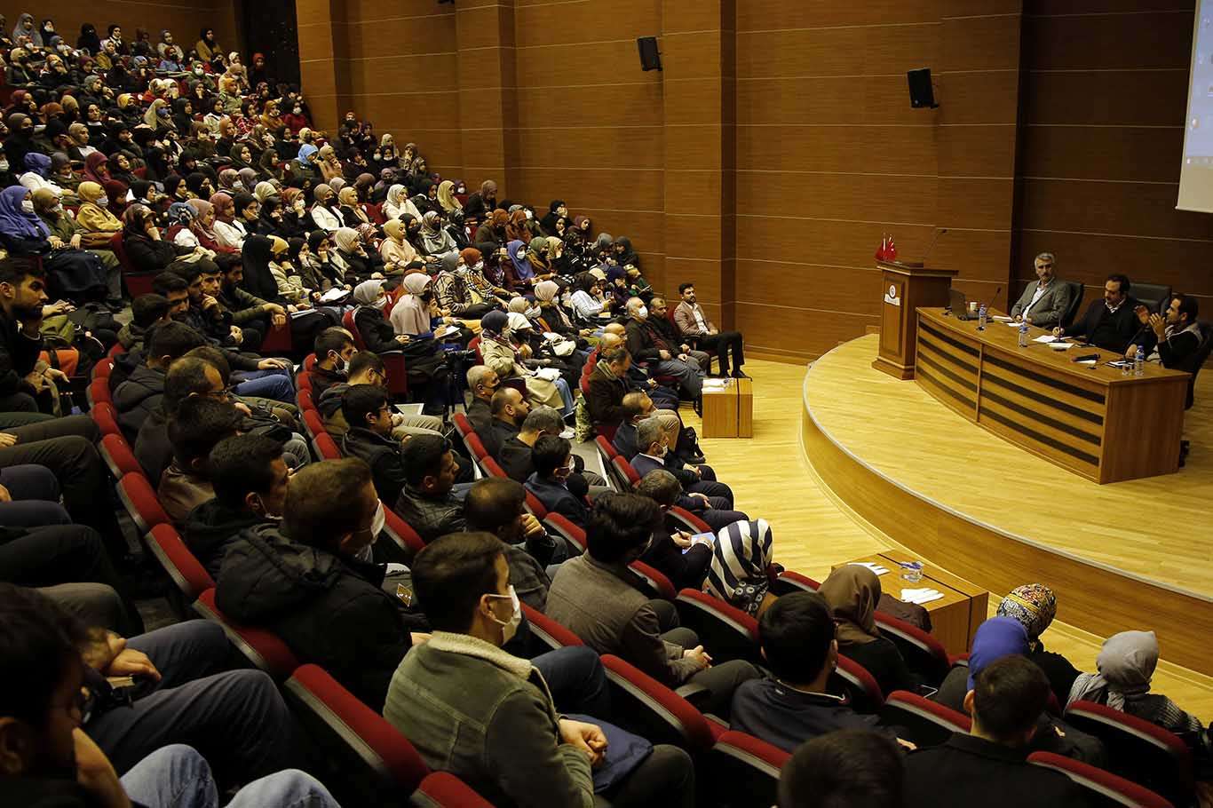 Gaziantep’te şair Sezai Karakoç anısına konferans düzenlendi Gaziantep’te şair Sezai Karakoç anısına konferans düzenlendi